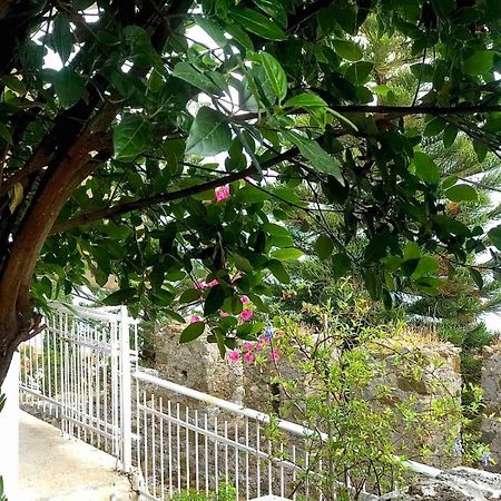 Sideroporta Castle Nafpaktos Guest House ภายนอก รูปภาพ