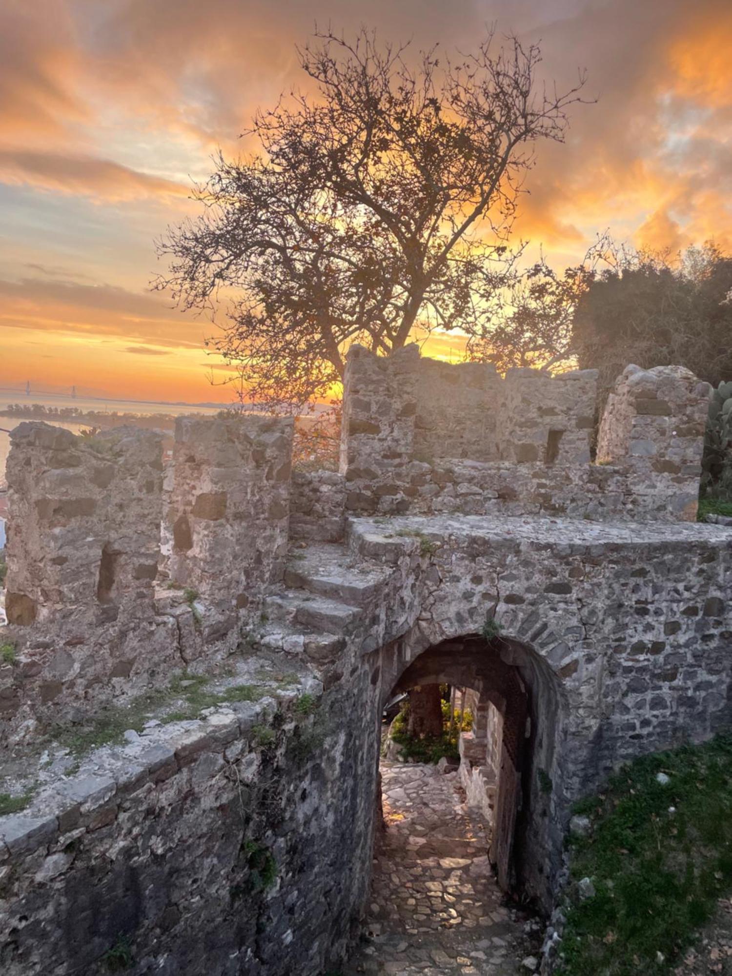 Sideroporta Castle Nafpaktos Guest House ภายนอก รูปภาพ