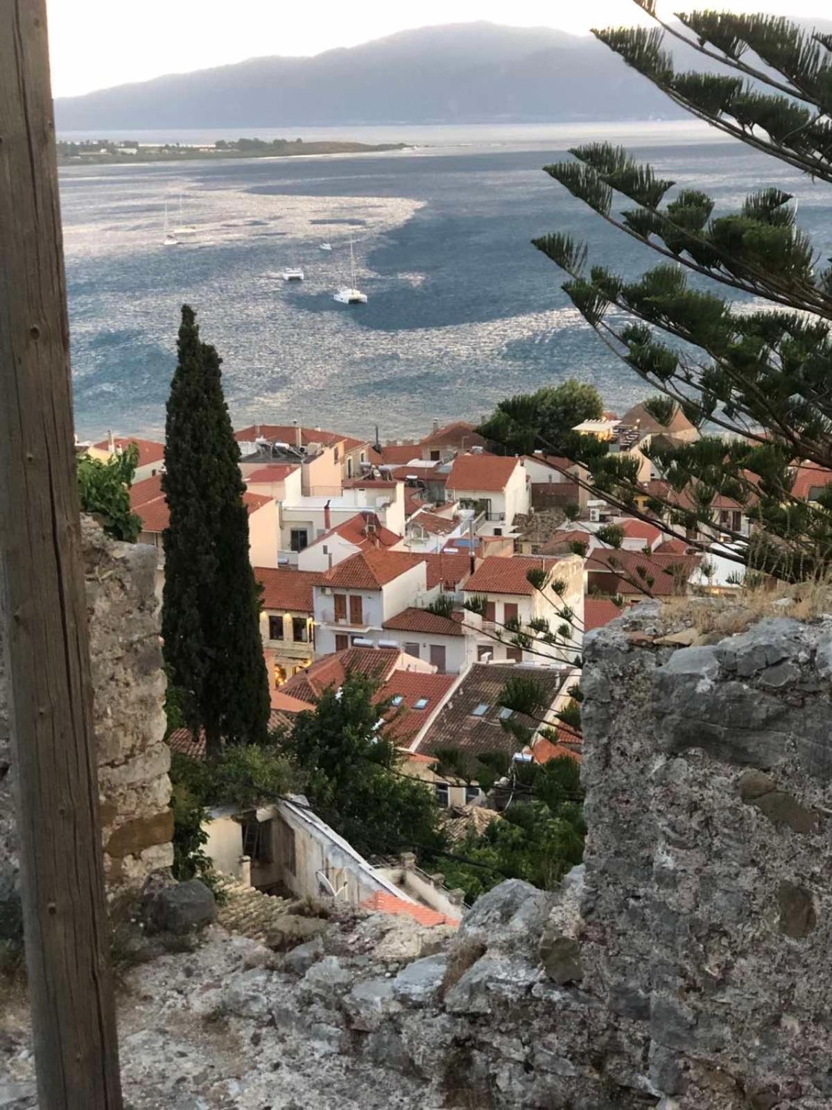 Sideroporta Castle Nafpaktos Guest House ภายนอก รูปภาพ